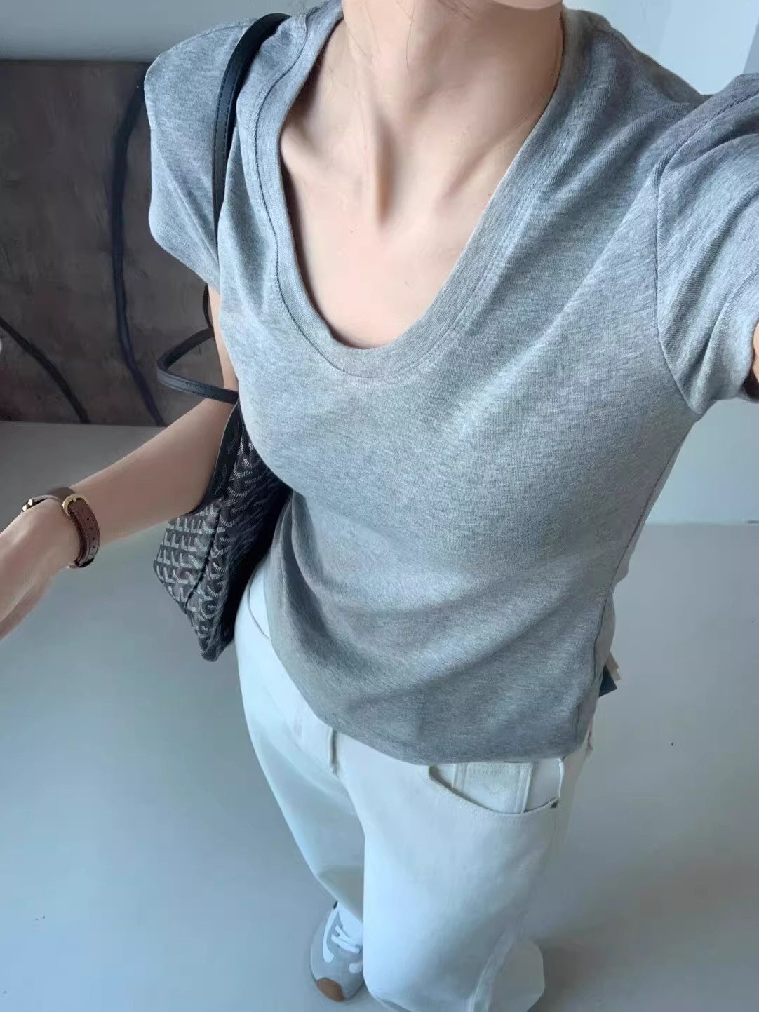 Koszulka damska z dekoltem U,  – Fashion Streetwear recenzja i cena